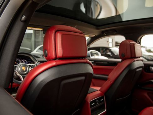Certified 2021 Porsche Cayenne S AWD/4WD image 26