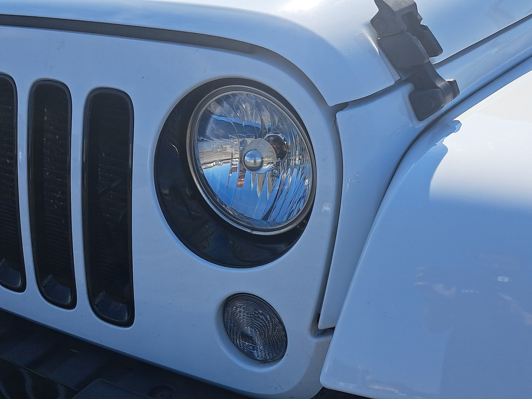 Used 2018 Jeep Wrangler Unlimited Sahara w/ Dual Top Group AWD/4WD image 27
