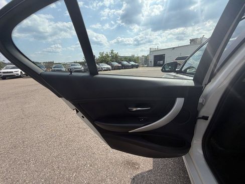 Used 2018 BMW 320i xDrive Sedan AWD/4WD image 17