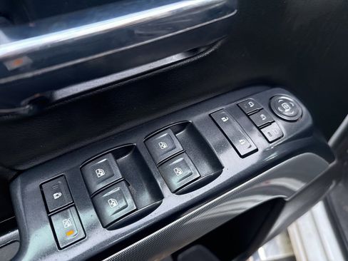 Used 2018 Chevrolet Silverado 1500 LTZ Z71 image 12