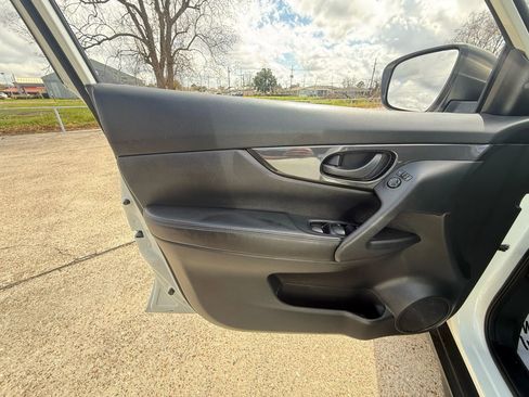 Used 2020 Nissan Rogue S image 12