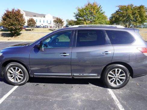 Used 2013 Nissan Pathfinder SV image 8