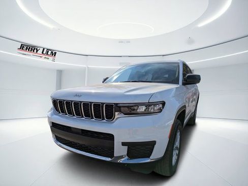 New 2025 Jeep Grand Cherokee L Laredo image 6