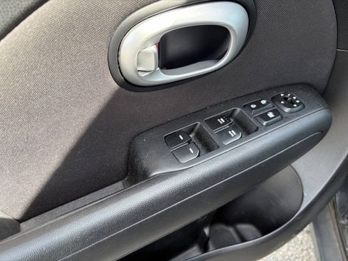 Used 2014 Kia Soul FWD image 21
