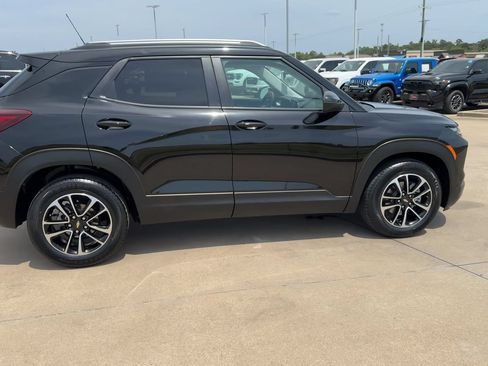 Used 2024 Chevrolet TrailBlazer LT w/ Driver Confidence Package FWD image 9