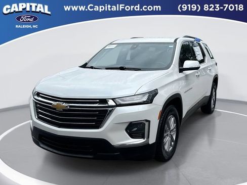 Used 2022 Chevrolet Traverse LT FWD image 1