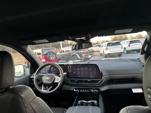 New 2025 Chevrolet Silverado EV LT image 15