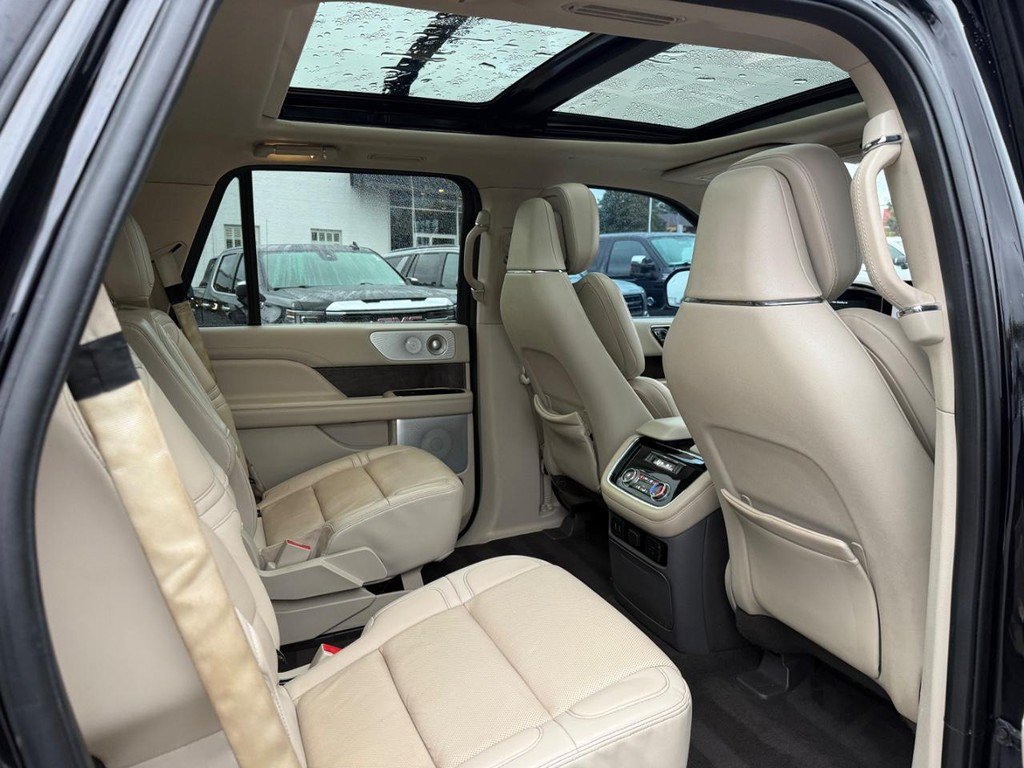 Used 2020 Lincoln Navigator Reserve w/ Luxury Package AWD/4WD image 10
