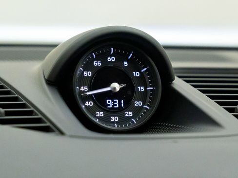 Used 2024 Porsche Panamera image 23