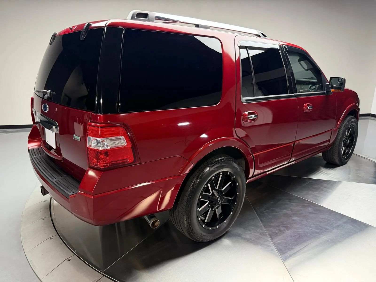 Used 2013 Ford Expedition Limited RWD image 2