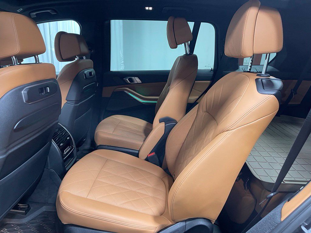 Used 2023 BMW X7 xDrive40i w/ M Sport Package AWD/4WD image 25