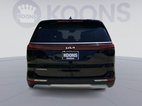 Used 2024 Kia Carnival LX FWD image 15