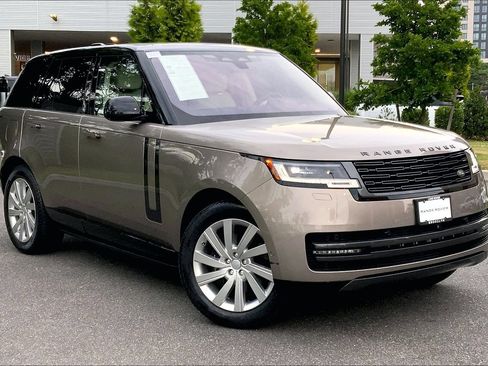Used 2023 Land Rover Range Rover SE AWD/4WD image 2