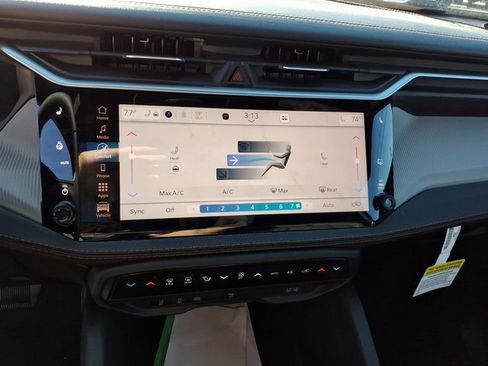 New 2026 Jeep Cherokee Laredo image 11