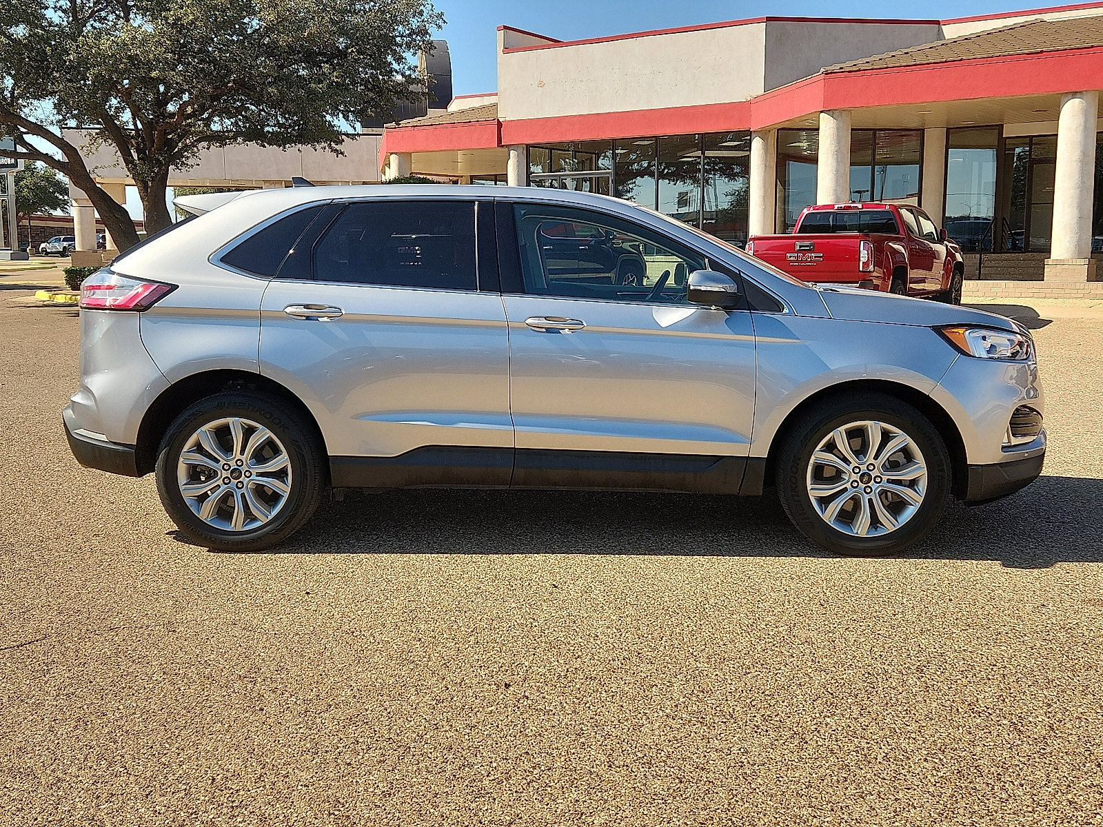 Used 2023 Ford Edge Titanium AWD/4WD image 5