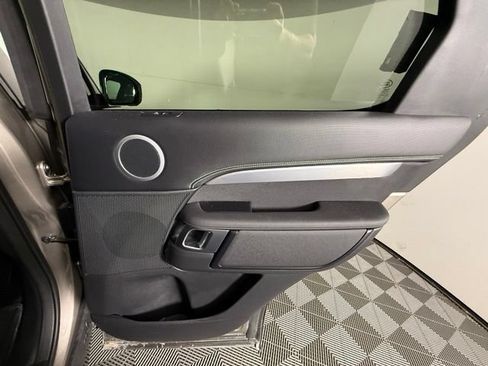 Used 2024 Land Rover Discovery Dynamic SE AWD/4WD image 31