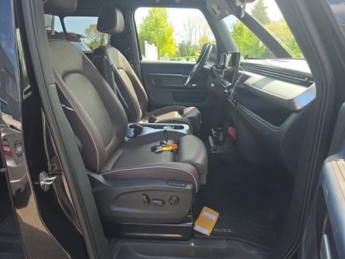 Used 2025 Volkswagen ID. Buzz Pro S RWD image 3