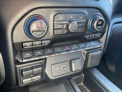Used 2019 Chevrolet Silverado 1500 LTZ w/ LTZ Premium Package AWD/4WD image 32