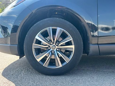Used 2021 Toyota Venza LE AWD/4WD image 13