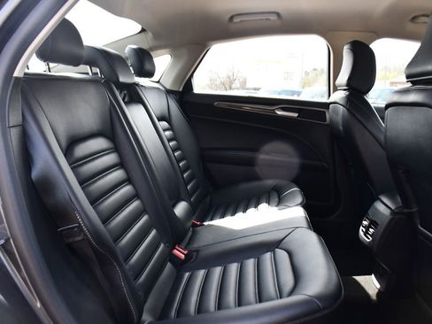 Used 2020 Ford Fusion SEL FWD image 18