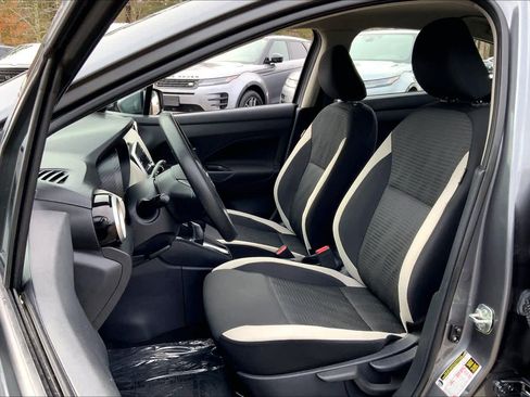 Used 2021 Nissan Versa SV image 9