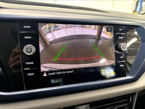 Used 2023 Volkswagen Taos SE w/ Panoramic Sunroof Package FWD image 17