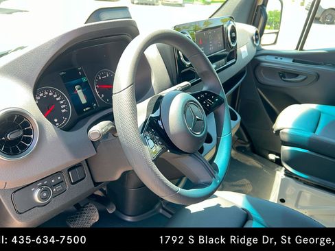 Used 2025 Mercedes-Benz Sprinter 2500 image 12