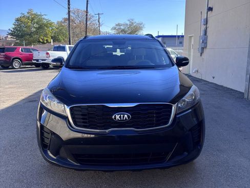 Used 2019 Kia Sorento LX w/ LX Convenience Package image 3
