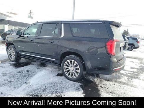 Used 2023 GMC Yukon XL Denali w/ Denali Reserve Package image 3