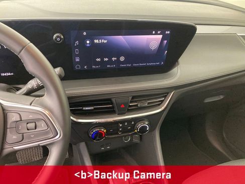 Used 2025 Buick Encore GX Preferred AWD/4WD image 2