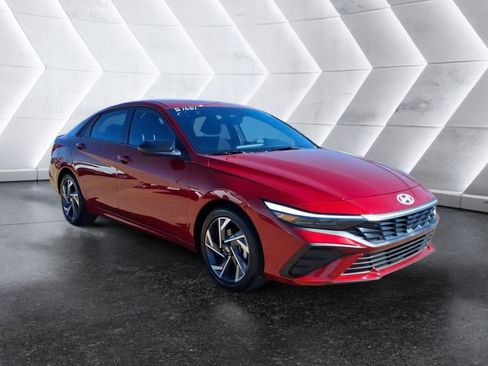 Used 2025 Hyundai Elantra Sport image 7