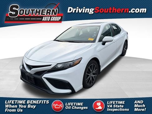 Used 2023 Toyota Camry SE image 1
