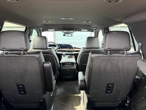 Used 2022 Cadillac Escalade Luxury image 7