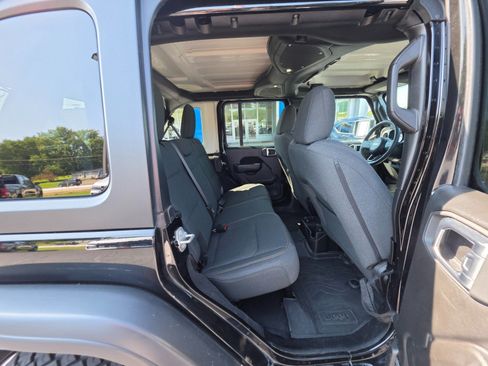 Used 2025 Jeep Wrangler Unlimited Sport AWD/4WD image 19