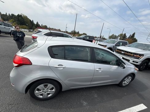 Used 2017 Kia Forte LX FWD image 6