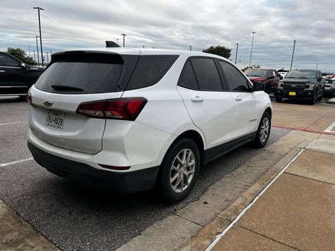 Used 2023 Chevrolet Equinox LS w/ Driver Confidence II Package FWD image 4