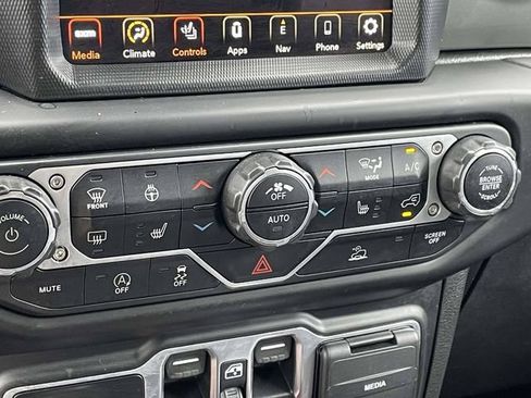 Used 2022 Jeep Wrangler Unlimited Sahara w/ Cold Weather Group AWD/4WD image 12