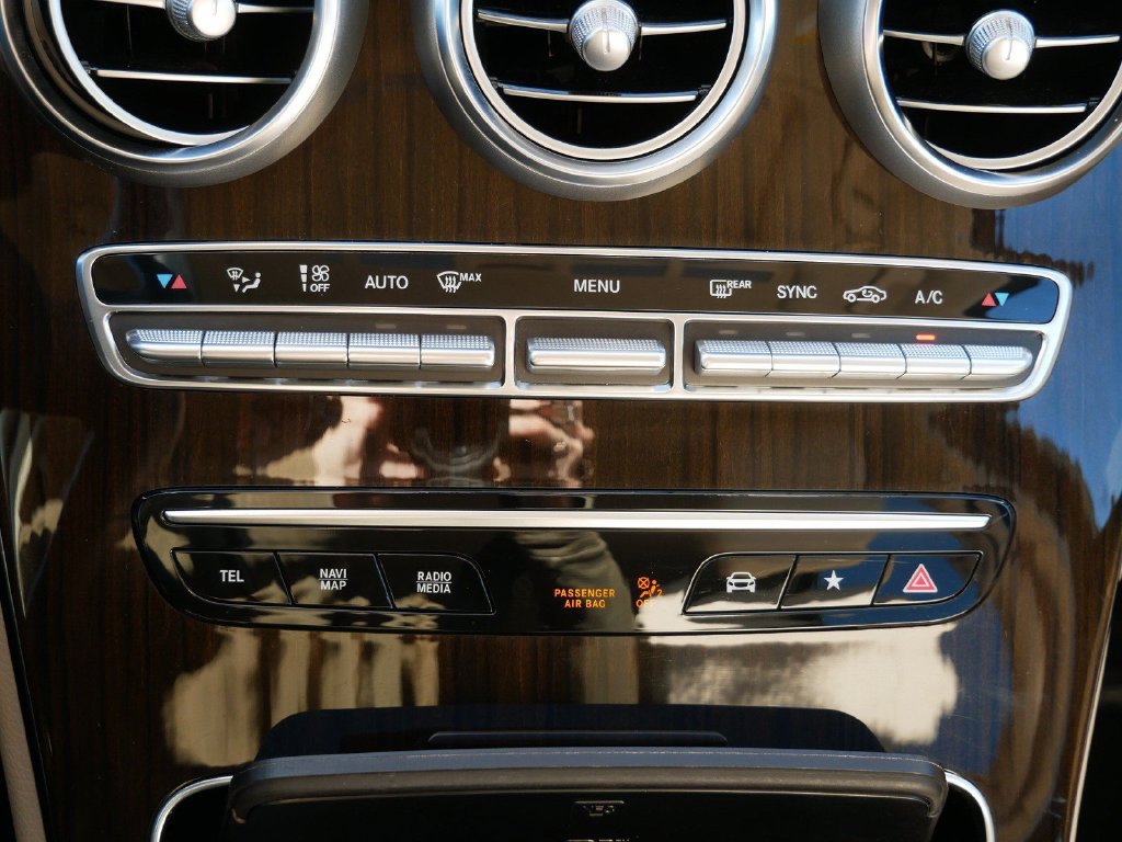Used 2020 Mercedes-Benz GLC 300 4MATIC Coupe image 23