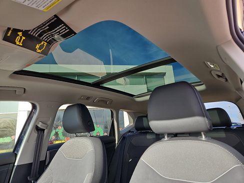 New 2026 Volkswagen Taos SE image 12