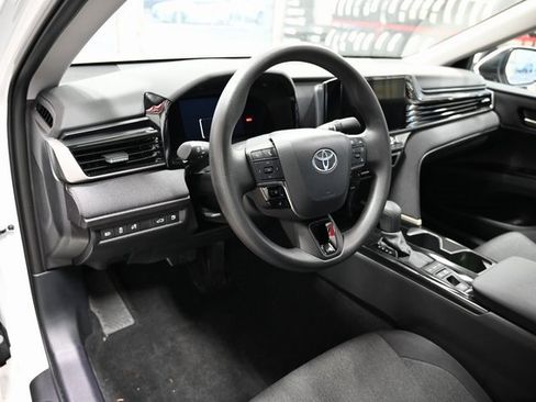 Used 2025 Toyota Camry LE image 21