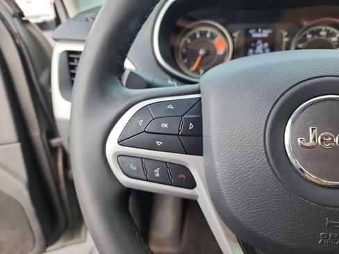 Used 2022 Jeep Cherokee Latitude w/ Sun & Sound Group image 26