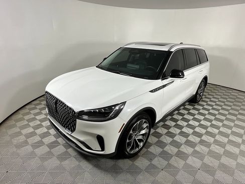 Used 2025 Lincoln Aviator Premiere image 9
