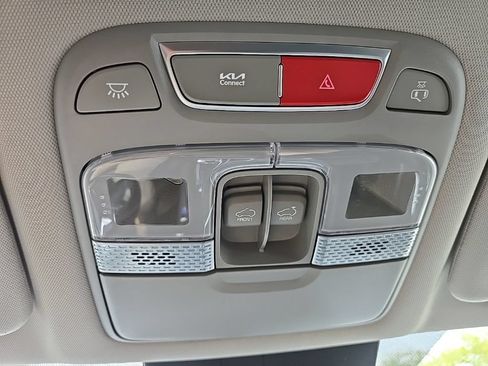Certified 2025 Kia Telluride SX w/ SX Captain's Chair Package AWD/4WD image 28
