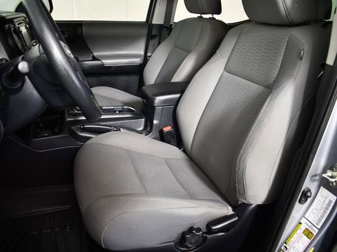 Used 2017 Toyota Tacoma SR image 22