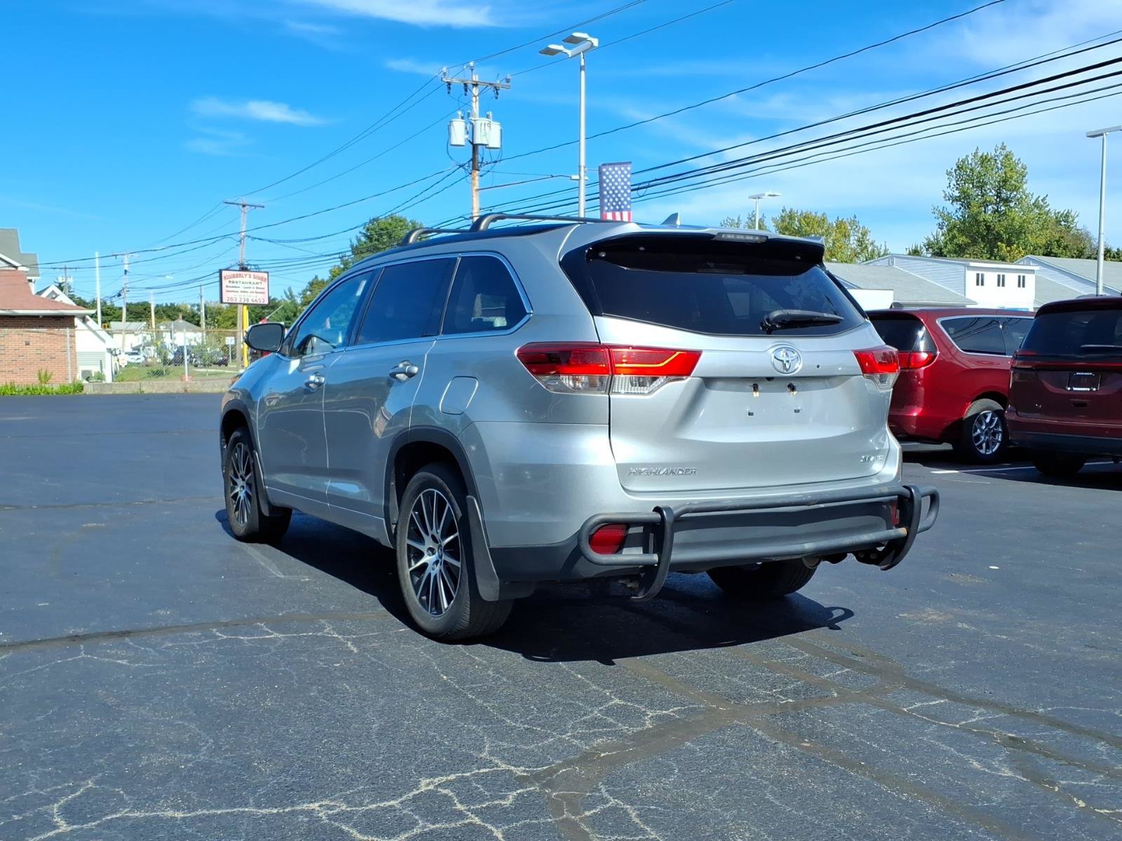 Used 2017 Toyota Highlander SE AWD/4WD image 5