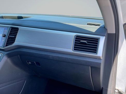 Used 2019 Volkswagen Atlas SE image 17