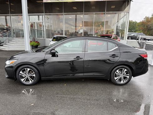 Used 2021 Nissan Sentra SV image 2