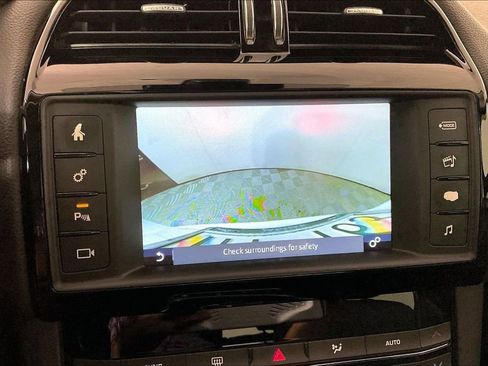 Used 2017 Jaguar F-PACE Premium image 21