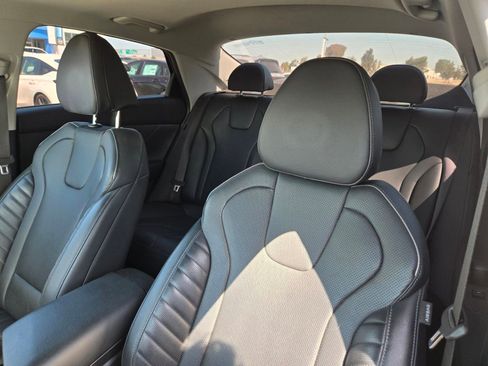 Used 2025 Hyundai Elantra Limited FWD image 13
