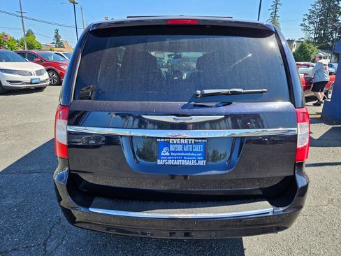 Used 2011 Chrysler Town & Country Touring-L w/ Entertainment Group #2 FWD image 4